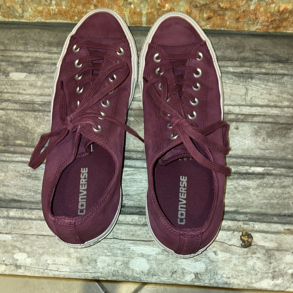 Converse all star maroon all suede